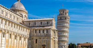 Pisa Kulesi ve Katedrali - Güneşli bir yaz günü