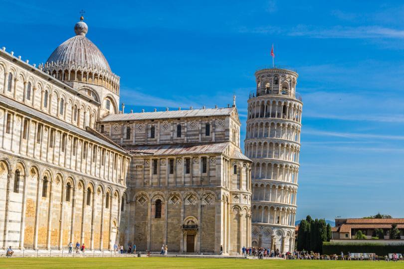Pisa Kulesi ve Katedrali - Güneşli bir yaz günü