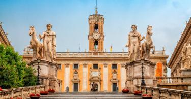 Kapitolin Müzesi - Kapitolin tepesi (Campidoglio Meydanı)- Roma'nın 7 tepesinden biridir.