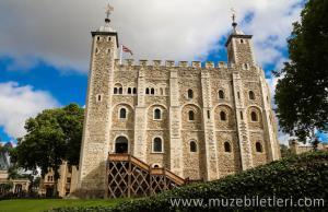Beyaz Kule - Londra Kalesi içindeki ana kale.1080'lerin başında Fatih William tarafından yaptırılmış ve daha sonra genişletilmiştir