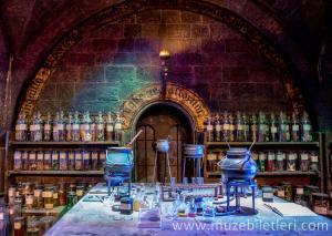 Harry Potter Stüdyo Turu - Potions Classroom - Zehir Sanatları Sınıfı