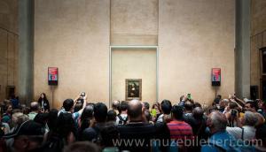 Her daim kalabalık. Leonardo da Vinci, Mona Lisa, Louvre Müzesi, Paris, Fransa