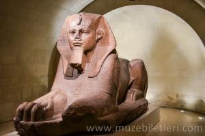 Louvre Müzesi Antik Mısır bölümü sizi büyüleyecek.