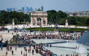 Louvre Müzesi Bilet Kuyruğu