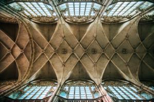 Aziz Vitus Katedrali'nin Nave bölümü (çatısı) - Muhteşem detaylar.