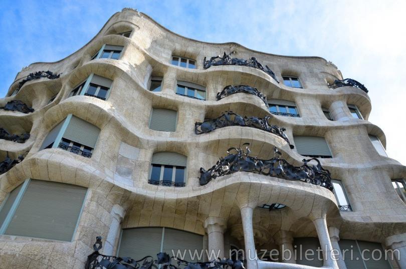 Casa Mila ( La Pedrera) - Dış Görünüş