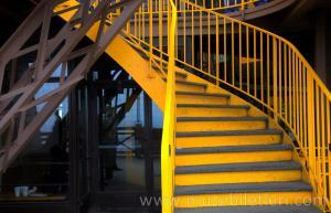 Eyfel Kulesi'nin ikinci katına çıkan merdivenler - Eyfel Kulesi Bilet Türleri ve Rehberi