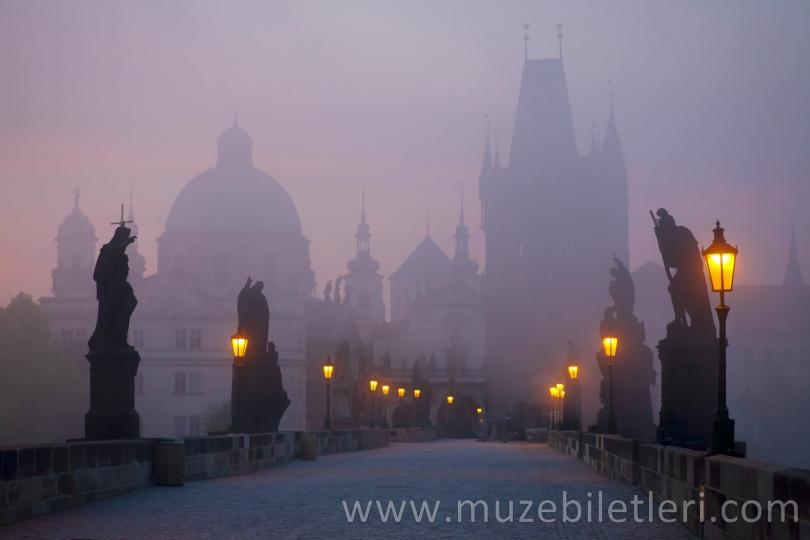 Karl Köprüsü, Charles Bridge - Şafak Vakti. Prag Kalesi