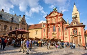 Prag Kalesi - Aziz George Bazilikası'nın dışarıdan görünümü