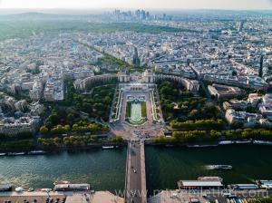 Trocadero Meydanı ve La Defense'nin Eyfel 3'üncü katından görünümü.