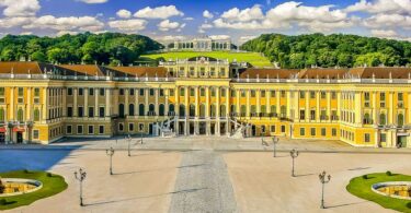 Schönbrunn Sarayı